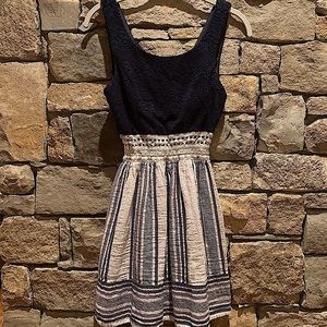🌷3 for $12 Absolutely Adorable Navy Blue and Off White Dress